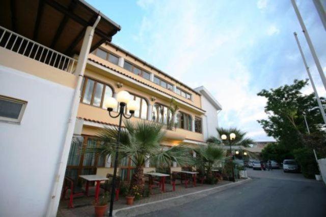 Hotel All'Antico Pozzo Barcellona-Pozzo di Gotto Exterior photo